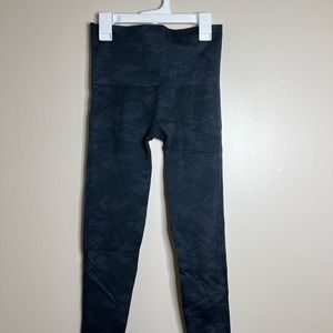 Spanx full length leggings women’s size medium gray camo